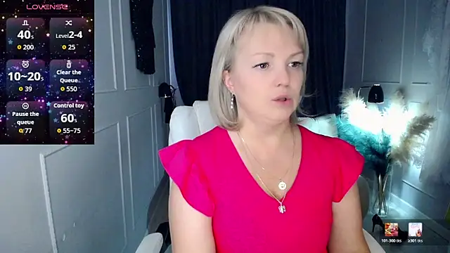 Snapshot of Juarnea chatting on February 17, 9:28 am Juarnea online show from February 17, 9:28 am