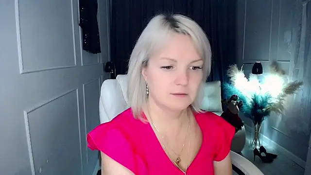 Juarnea online show from December 5, 7:45 pm