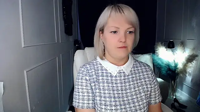 Snapshot of Juarnea chatting on February 5, 11:39 am Juarnea online show from February 5, 11:39 am