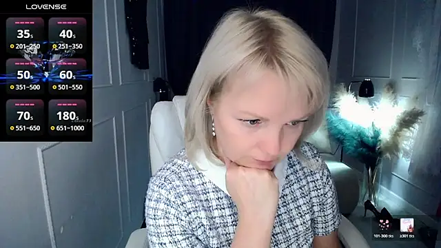 Snapshot of Juarnea chatting on February 19, 8:55 am Juarnea online show from February 19, 8:55 am