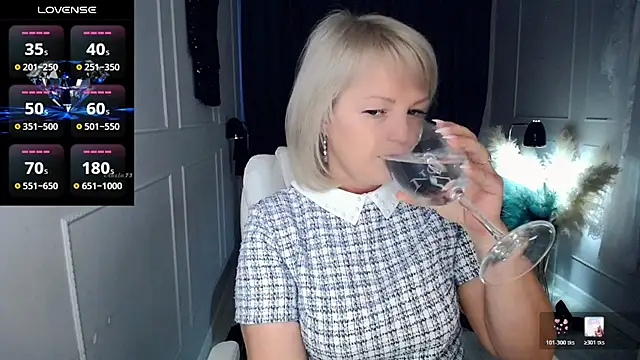 Snapshot of Juarnea chatting on February 22, 5:32 am Juarnea online show from February 22, 5:32 am