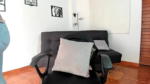 Snapshot of merlinaadams_ chatting on October 28, 2:27 pm merlinaadams online show from October 28, 2:27 pm