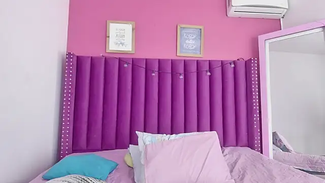 littleebonny online show from December 17, 12:43 pm