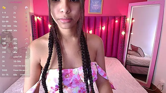 Snapshot of littleebonny chatting on February 11, 12:47 pm littleebonny online show from February 11, 12:47 pm