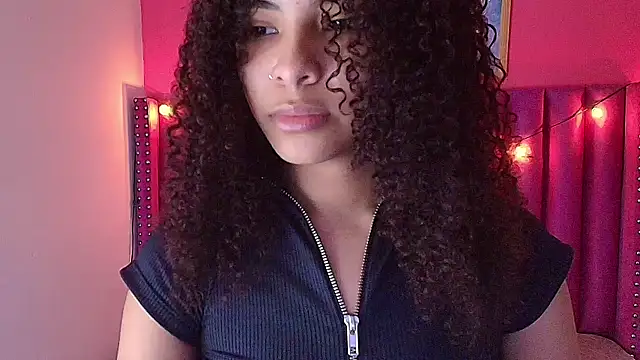 Snapshot of littleebonny chatting on February 7, 7:38 pm littleebonny online show from February 7, 7:38 pm