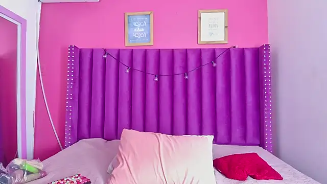 Snapshot of littleebonny chatting on November 19, 12:38 pm littleebonny online show from November 19, 12:38 pm