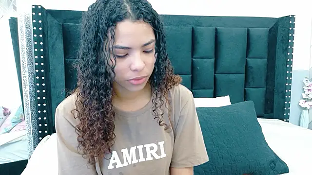 littleebonny online show from January 18, 7:50 pm