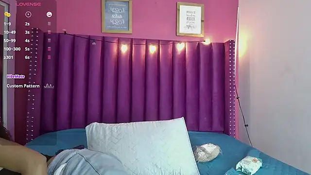 Snapshot of littleebonny chatting on September 26, 12:56 pm littleebonny online show from September 26, 12:56 pm