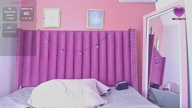 Snapshot of littleebonny chatting on December 1, 12:39 pm littleebonny online show from December 1, 12:39 pm