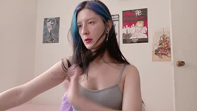 Snapshot of sunshine_girl9 chatting on December 19, 8:00 pm sunshine girl9 online show from December 19, 8:00 pm