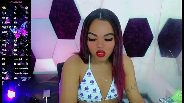 Snapshot of KayleighDreams_ chatting on January 6, 4:49 am KayleighDreams online show from January 6, 4:49 am