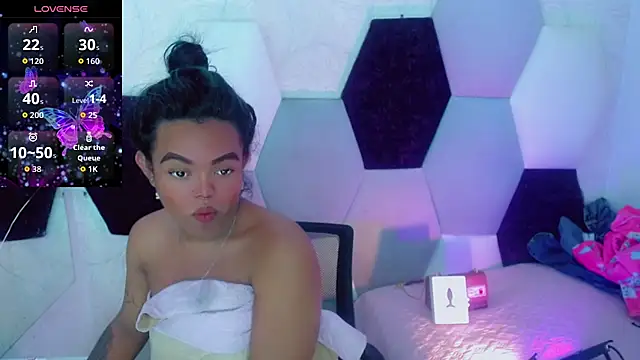 Snapshot of KayleighDreams_ chatting on February 15, 4:02 am KayleighDreams online show from February 15, 4:02 am