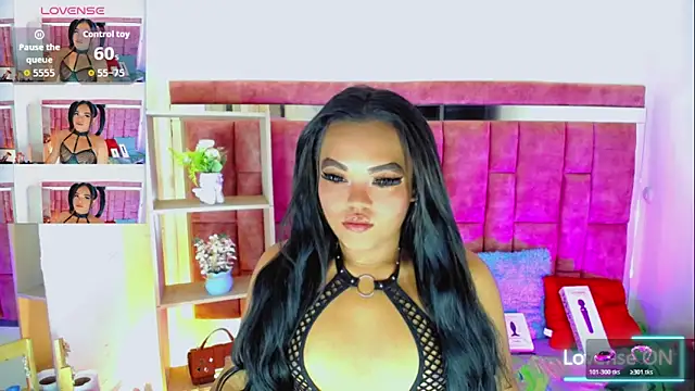 KayleighDreams  online show from May 26, 3:15 am