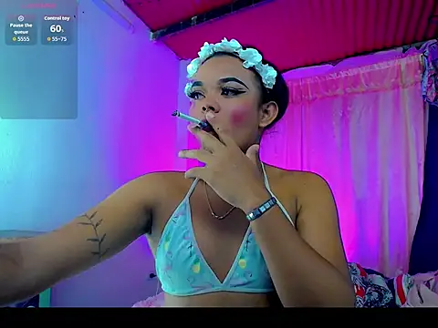 Snapshot of KayleighDreams_ chatting on December 2, 10:00 pm KayleighDreams online show from December 2, 10:00 pm