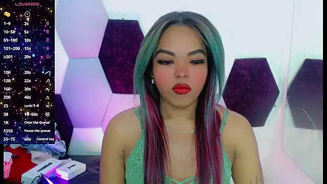 Snapshot of KayleighDreams_ chatting on January 17, 12:37 am KayleighDreams online show from January 17, 12:37 am