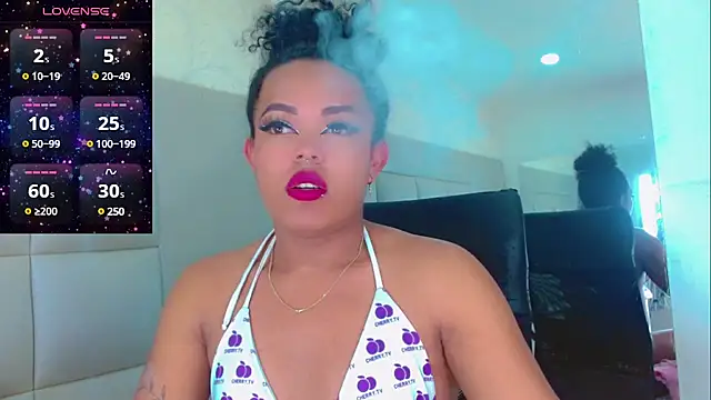 Snapshot of KayleighDreams_ chatting on March 8, 6:32 am KayleighDreams online show from March 8, 6:32 am