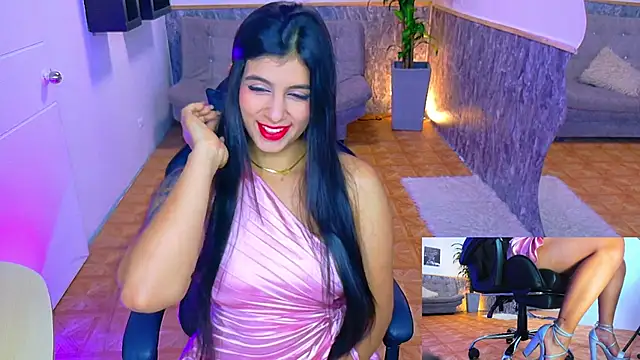 Snapshot of emily_jones_1 chatting on September 22, 4:24 pm emily jones 1 online show from September 22, 4:24 pm