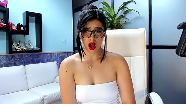 Snapshot of emily_jones_1 chatting on March 20, 5:58 pm emily jones 1 online show from March 20, 5:58 pm