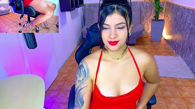 Snapshot of emily_jones_1 chatting on September 19, 12:53 pm emily jones 1 online show from September 19, 12:53 pm