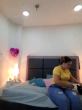 Aslhyn Gomez online show from March 16, 8:11 pm