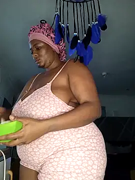 Snapshot of CocoBootyyy chatting on February 7, 4:48 pm CocoBootyyy online show from February 7, 4:48 pm