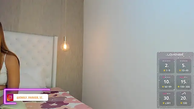 Snapshot of emily_parkerr chatting on May 8, 8:12 pm emily parkerr online show from May 8, 8:12 pm