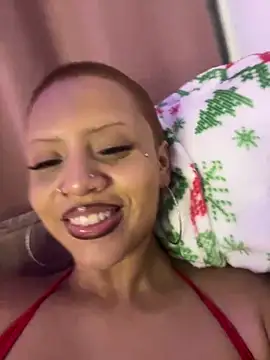 Snapshot of Charlotee_ chatting on January 21, 6:33 am Charlotee online show from January 21, 6:33 am