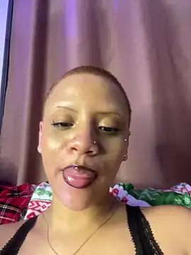 Snapshot of Charlotee_ chatting on December 22, 8:49 am Charlotee online show from December 22, 8:49 am