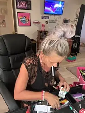 vixendoll87 online show from May 14, 4:37 pm