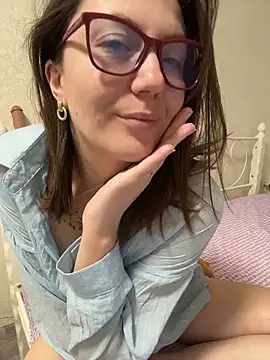 BeatriceTender online show from March 7, 9:31 pm