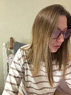 BeatriceTender online show from April 8, 7:26 pm