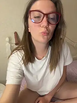 BeatriceTender online show from May 22, 6:50 pm