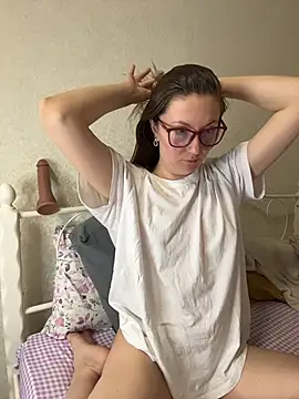 BeatriceTender online show from April 15, 6:01 pm