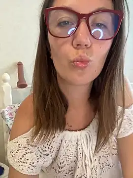Snapshot of BeatriceTender chatting on July 14, 10:54 am BeatriceTender online show from July 14, 10:54 am