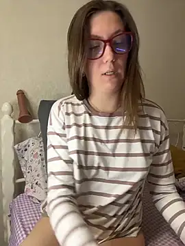 BeatriceTender online show from April 22, 6:04 pm