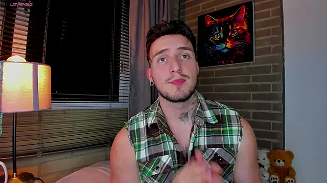 Snapshot of liam_oficial02 chatting on June 20, 3:33 am liam oficial02 online show from June 20, 3:33 am