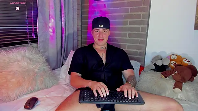 liam oficial02 online show from December 21, 4:03 am