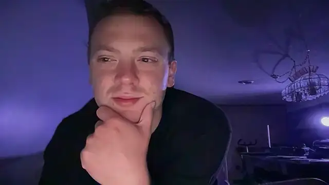 Snapshot of adamseed69 chatting on June 8, 1:28 am adamseed69 online show from June 8, 1:28 am