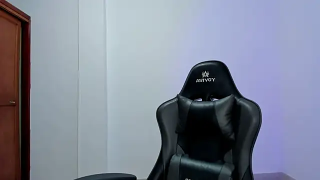 avellanatammy online show from December 23, 1:27 am