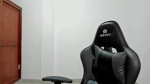 avellanatammy online show from January 14, 8:23 pm