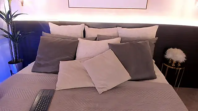 Snapshot of AgattaDuque chatting on June 17, 7:57 pm AgattaDuque online show from June 17, 7:57 pm