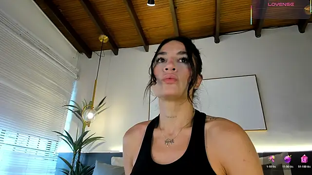 Snapshot of AgattaDuque chatting on April 28, 8:02 pm AgattaDuque online show from April 28, 8:02 pm