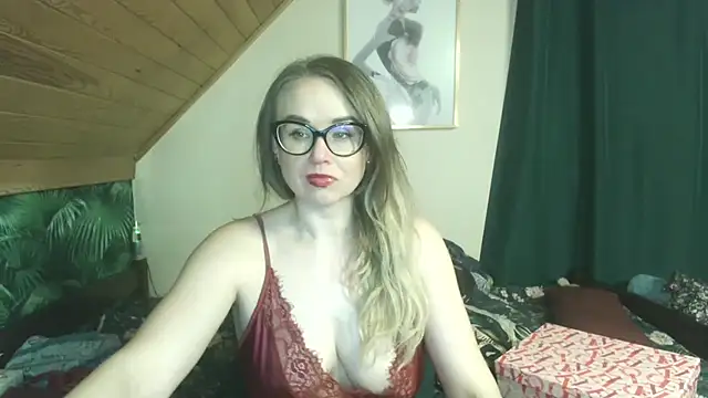 Snapshot of MilfKendra4U chatting on May 18, 7:40 pm MilfKendra4U online show from May 18, 7:40 pm