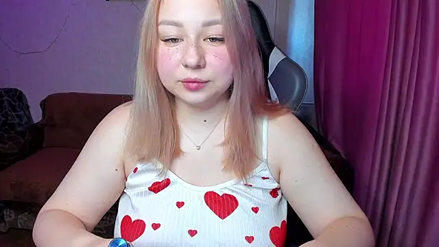 Snapshot of Milafoxxxy chatting on October 14, 9:10 am Milafoxxxy online show from October 14, 9:10 am