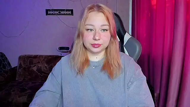 Snapshot of Milafoxxxy chatting on October 9, 2:12 am Milafoxxxy online show from October 9, 2:12 am