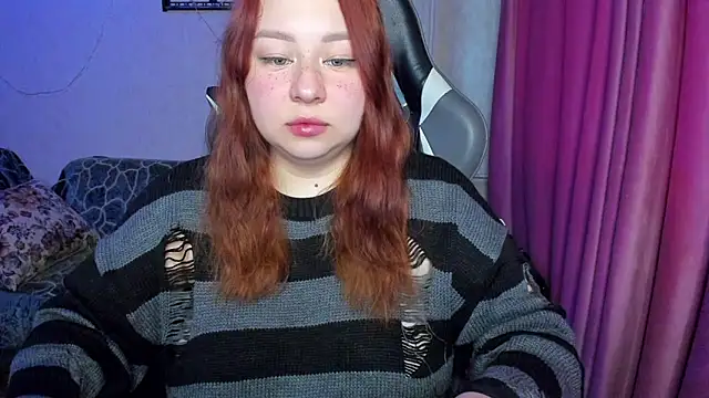 Snapshot of Milafoxxxy chatting on October 1, 5:12 am Milafoxxxy online show from October 1, 5:12 am