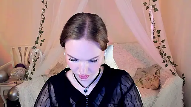 Snapshot of MishkaMe chatting on September 28, 3:52 pm MishkaMe online show from September 28, 3:52 pm