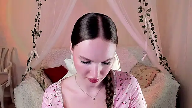 Snapshot of MishkaMe chatting on November 20, 6:52 pm MishkaMe online show from November 20, 6:52 pm