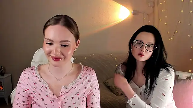 Snapshot of MishkaMe chatting on November 24, 1:44 pm MishkaMe online show from November 24, 1:44 pm