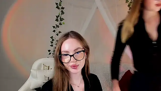 Snapshot of MishkaMe chatting on November 10, 9:25 am MishkaMe online show from November 10, 9:25 am